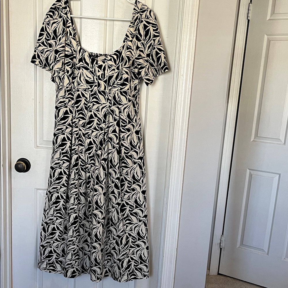 a new day Elegant Black and White Leaf Print Dress with pockets